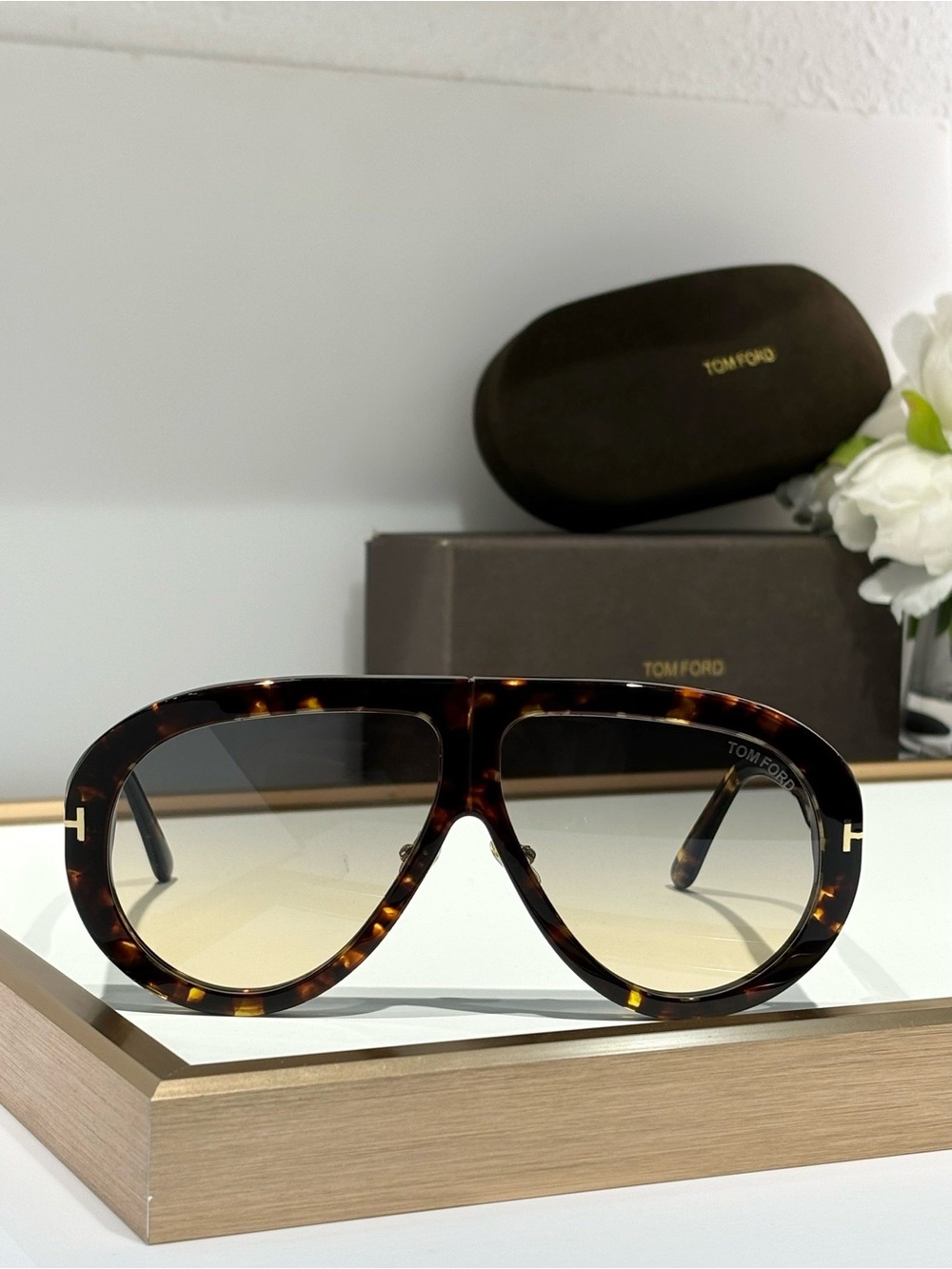 Tom Ford Women's Tortoiseshell Aviator Sunglasses - Brown Gradient